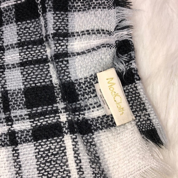 ModCloth grey & black Fall/Winter blanket scarf - Picture 3 of 5